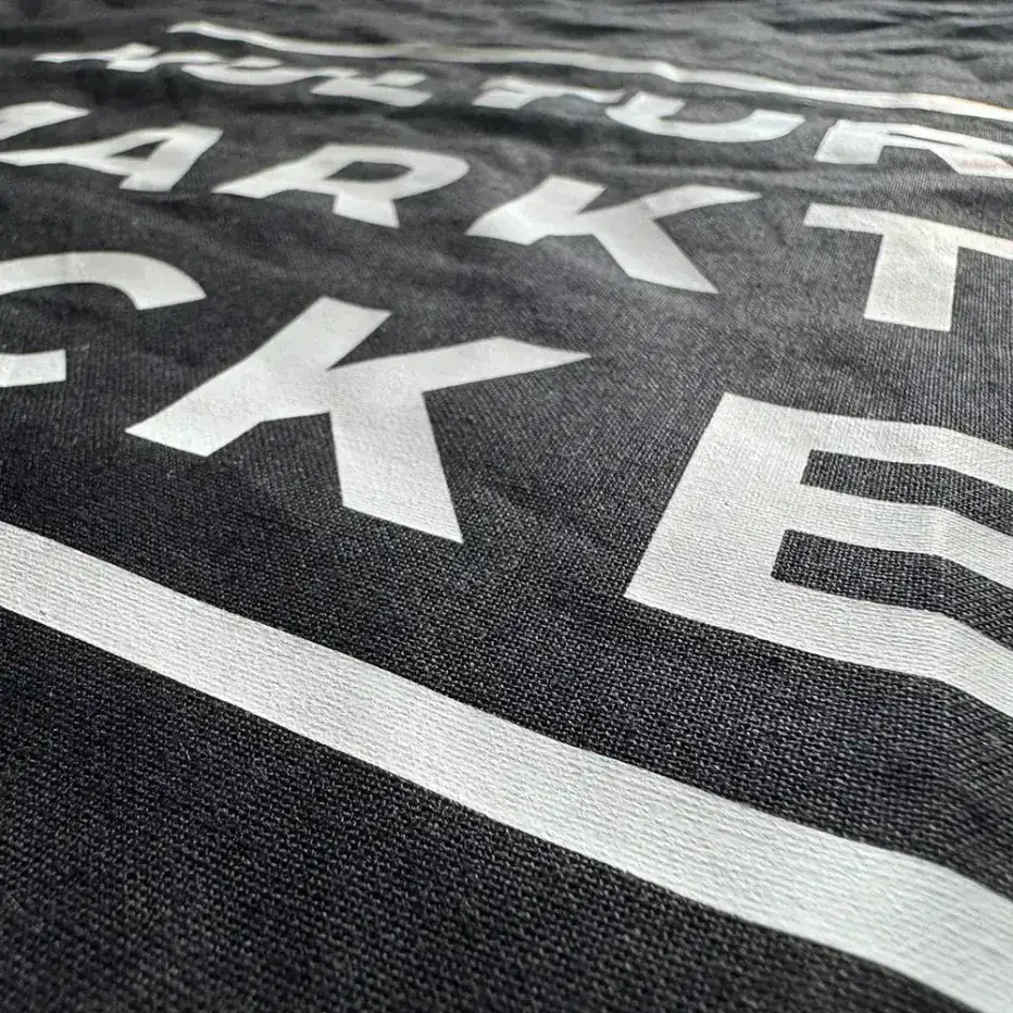 Baumwolltasche mit farbintensivem Logo im Siebdruckverfahren bedruckt
